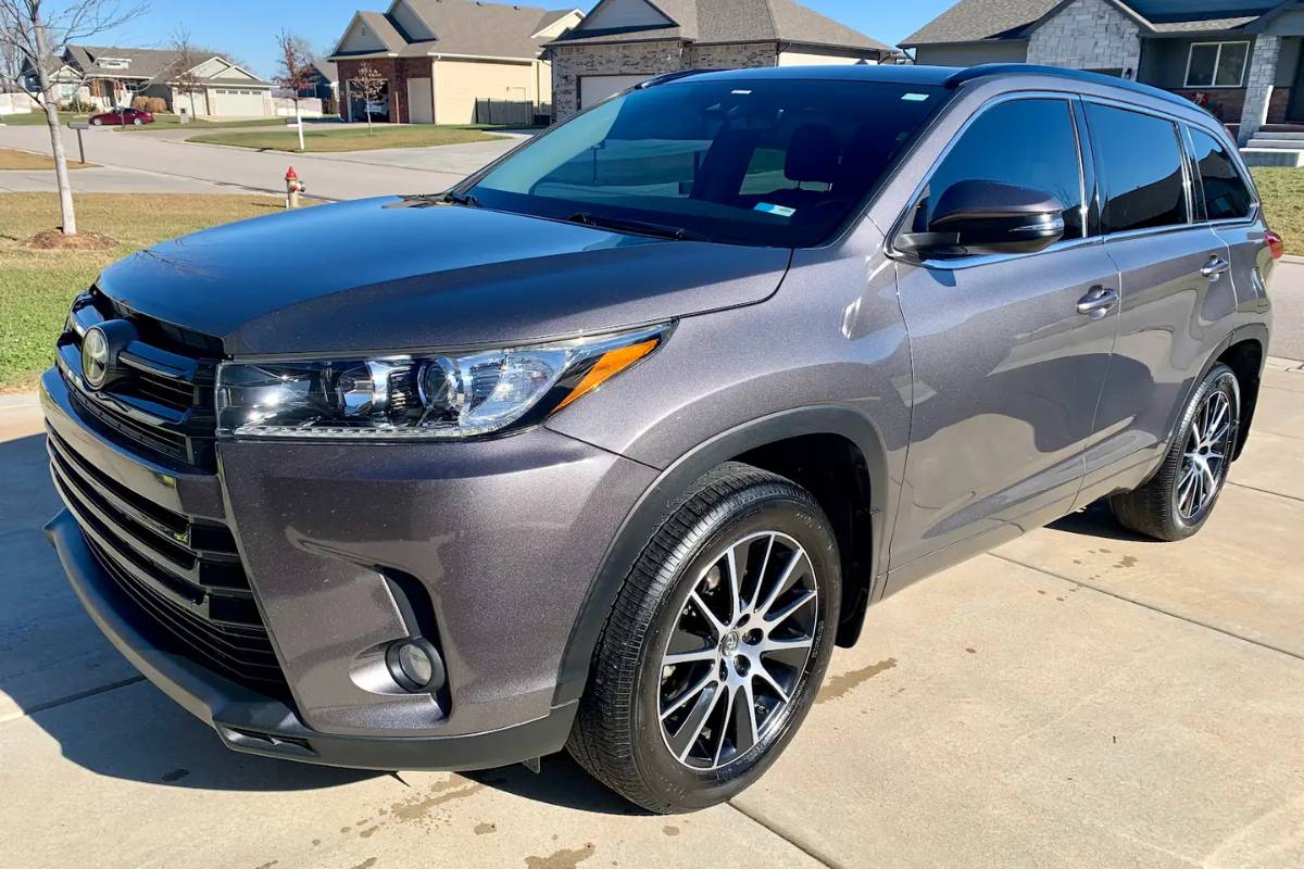 what’s included in a professional auto detailing service